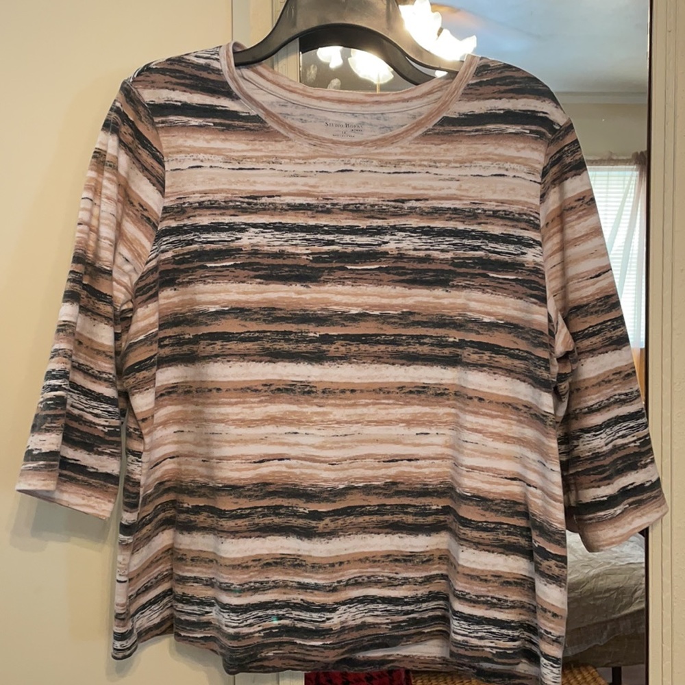 Studio Works Woman 1x top with 3/4 length sleeves - Picture 3 of 11
